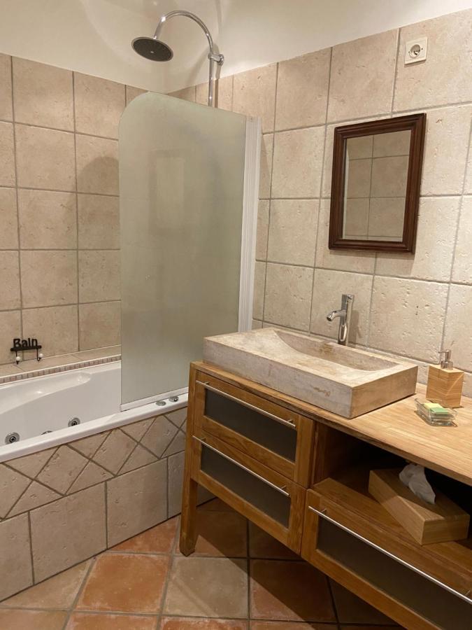 Auberge Gekko Ornaisons Bagian luar foto